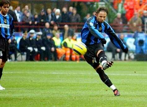 Skrizovic's tweet photo. Feliz cumpleaños Siniša! RT @BoboCortex: Buon campleano Sinisa Mihajlovic http://t.co/NxlwxHJvTB