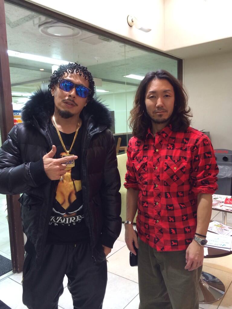 Dj Go 海外行く前にさっぱりと いつもの髪型 今年で18年 ずっと同じ髪型を担当してもらってる店長タクジさん 俺と同じ 髪型を注文しに来てくれる人もいるみたいでここに来れば全く同じのできます 吉祥寺 Birth 0422 23 5252 Http T Co Xu76yp4naq