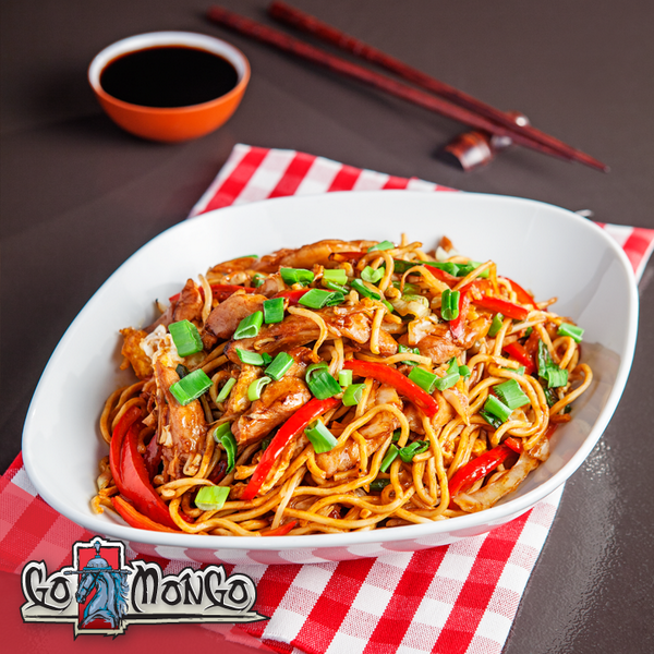 gomongo_mbbq's tweet photo. Tavuk, sebzeler ve çeşit çeşit baharatlar ile nefis bir Mie Goreng Noodle, #GoMongo’da! http://t.co/DPrshIeVXD