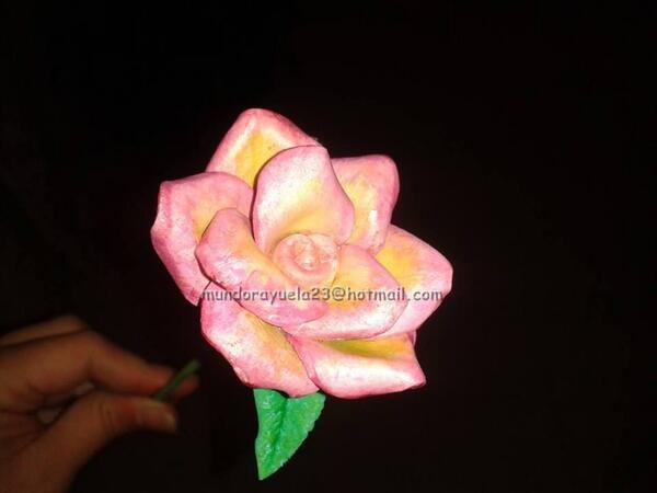 MundoRayuela23's tweet photo. Flores flores ! Combina varios modelos y crea tu ramo ! Disponibles en fieltro, papel o goma eva. http://t.co/PLcldO4hd3
