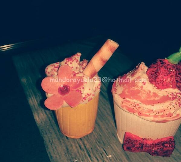 MundoRayuela23's tweet photo. Cupcakes de gomaeva de diferentes modelos ! Los entregamos con su cajita pidiendo 6 o más ! Combinalos como quieras ! http://t.co/lAh2NtDTqF