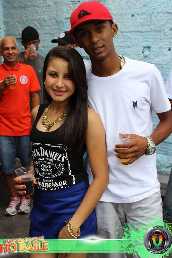 LaahSilva_01's tweet photo. ai que saudade, daquele menino
Correndo sorrindo com os olhos cheio de felicidade (8' #EternoAlisson ♥ ;/ http://t.co/pqhRCHn1qE