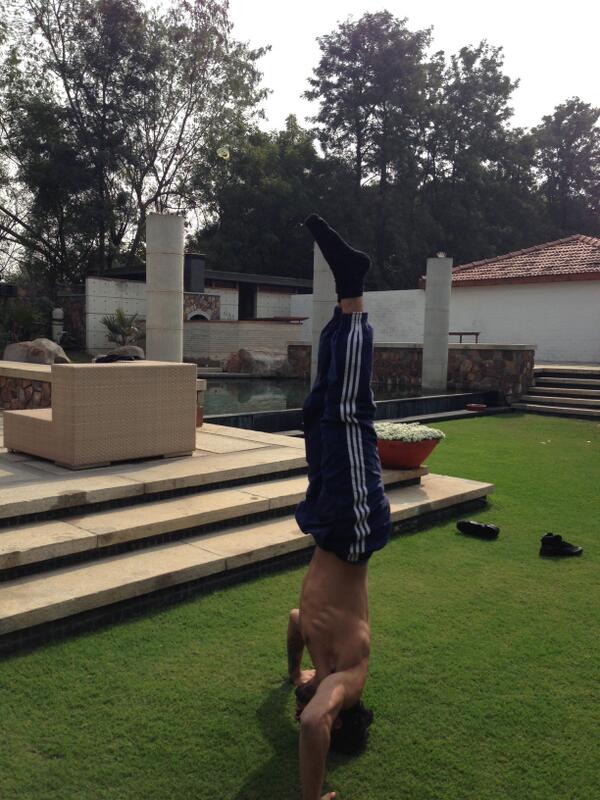 prateikbabbar's tweet photo. yoga ? http://t.co/byQOtpN6Yl