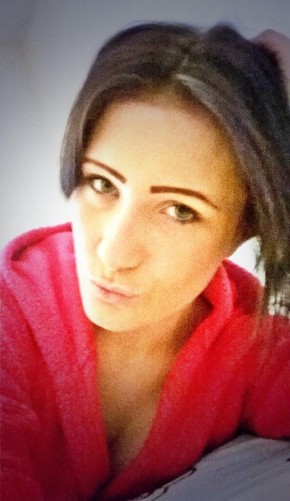 ChloejadeWeston's tweet photo. Chilling day👍👍😘😃😫 http://t.co/YaZlfAQ4CA