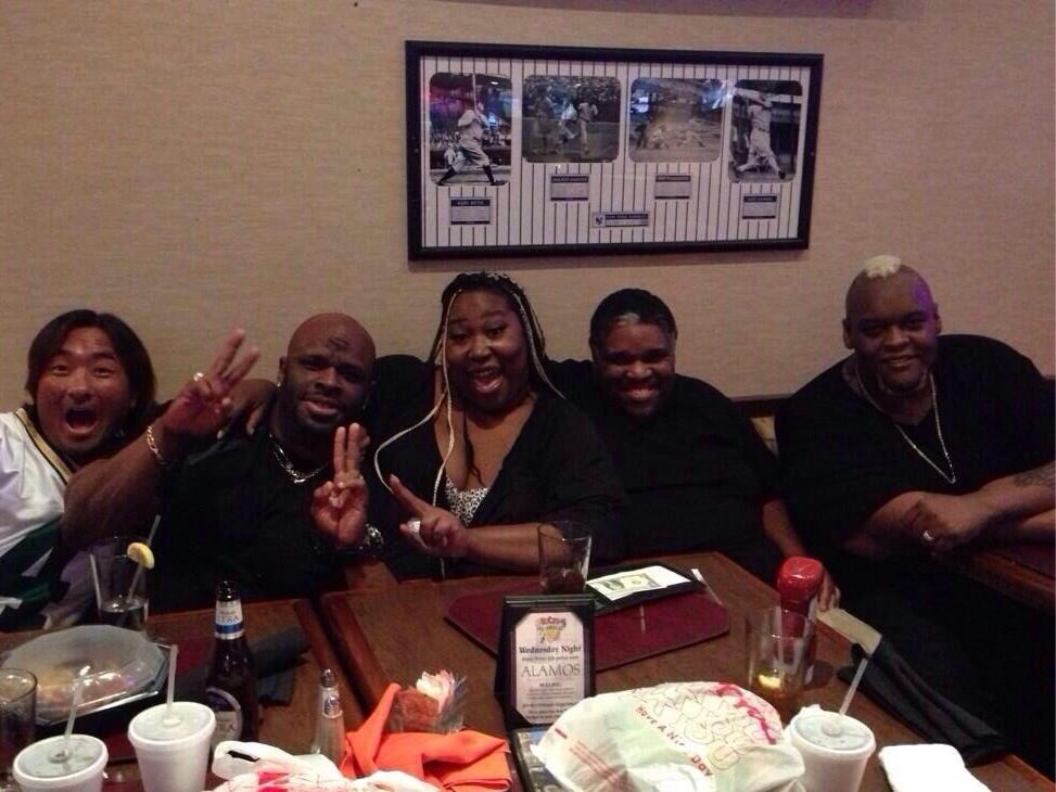 Bg2YmSYIcAAN-ZH.jpg:large