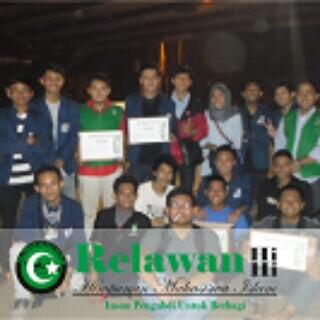 HMI_FISIP's tweet photo. Para pejuang dan relawan kemanusiaan komfisip, @komfaksy dan pengurus @hmicbgciputat bersama menggalang dana. http://t.co/IiHRPGUqOl