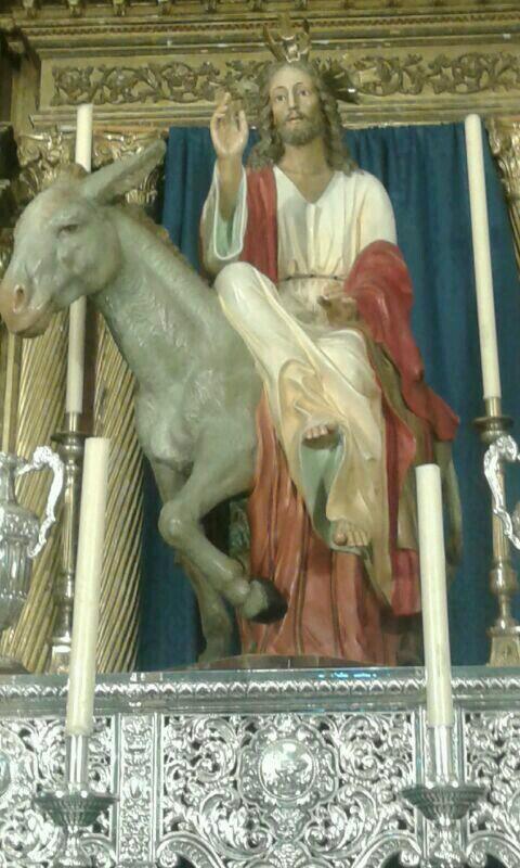 APBORRIQUITA's tweet photo. A las 20 h comienza Solemne Triduo a Nuestros Sagrados Titulares,Cristo del Amor y Nuestra Señora del Rosario y Palma http://t.co/J0PLqQRqEh