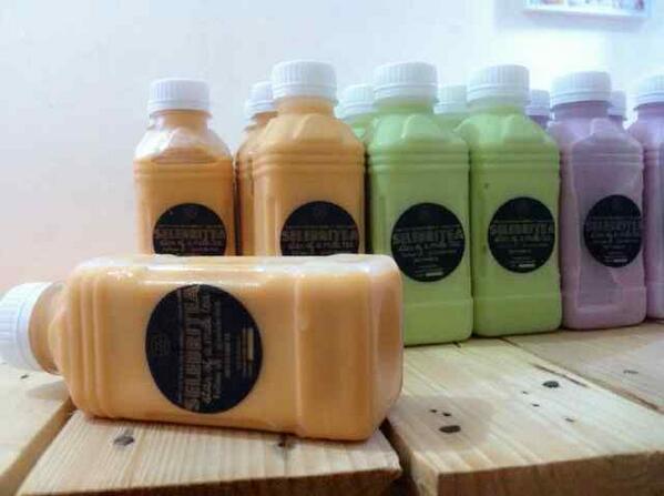 Selebritea's tweet photo. Find me Thai Tea Botol Enak @bragaculinary area @spiceandspaces http://t.co/mQ34fHyPRm