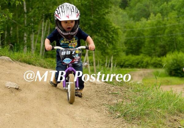 mtb_postureo's tweet photo. Tengas la edad que tengas hay algo que nunca cambiará... Y es tu cara bajando!!! 😂😂😂 #postureomtb http://t.co/JiaDkkzdny