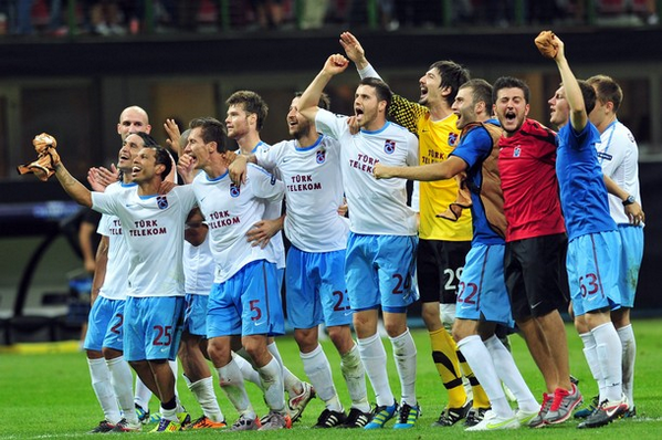 Kaybettiğimiz zaman değil, vazgeçtiğimiz zaman yeniliriz.

Bu Sevdadan vazgeçmeyeceğiz. Başaracağız. #oynadikoyna "