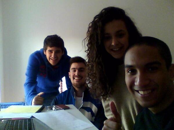 Joe_Khalifa10's tweet photo. Trabajo de Salud Mental! asi nos hemos quedado jajajaja @josee_db @RicardoCT94 @EleniiitaLobato http://t.co/HpY7vv8n54