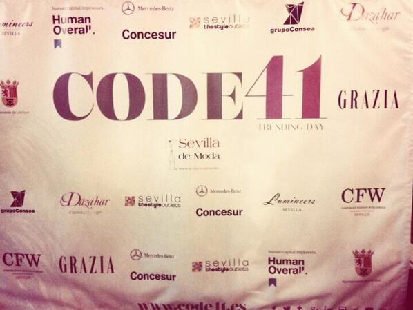 DAzaharPerfume's tweet image. Quieres un #minigin @DAzaharPerfume ???Atentos en la entrada del próximo #desfile