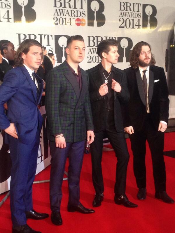 Sugarscape Arctic Monkeys Just Rocked Up And Pulled Some Serious Faces Brits14 Http T Co 7uaysrxbzf Twitter