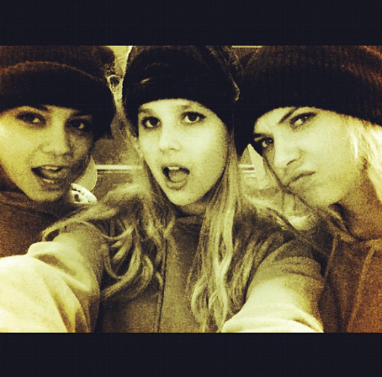 korine_priv's tweet photo. I miss this:( @VHudgensPriv @CrazyAshBenzo http://t.co/wq6HXE1IRD