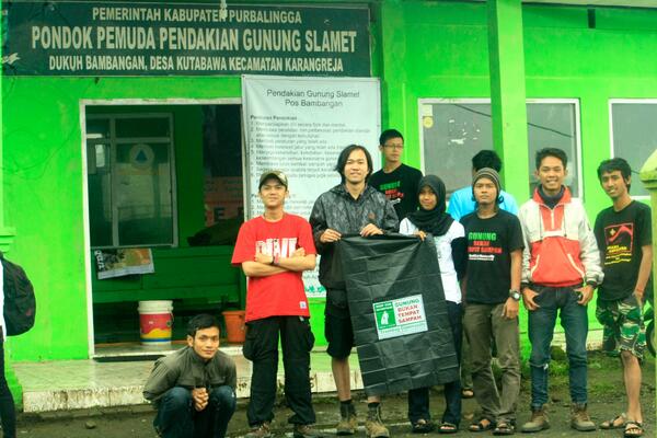 infopendaki's tweet photo. RT @rizkinasruloh: Green and Clean ...Gunung bukanlah tempat sampah !!  http://t.co/yKVu6tHkMu