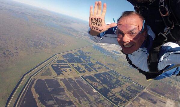 Rotary's tweet image. RT @EndPolioNow: #rotary member @drjfo takes #EndPolio Now message to new heights while skydiving in Florida.