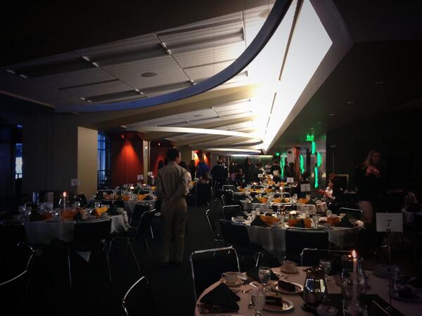 MSU_SWEsters's tweet image. It&apos;s filling up at the Huntington Club! #EWEEK14 #Banquet