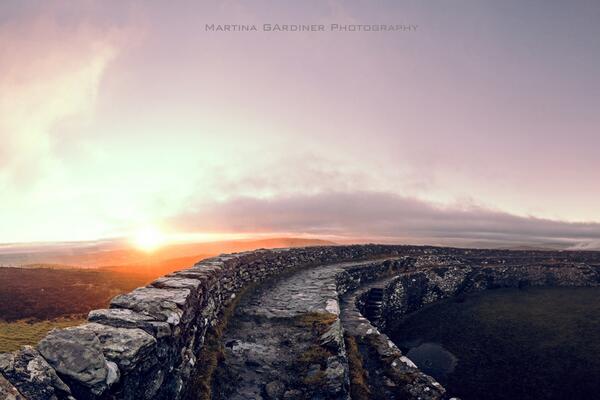 VibrantIreland1's tweet image. Magnificent setting #irelandsunrise "@martinagardiner: Sunrise this morning at Grianan #ringfort #Inishowen #Donegal