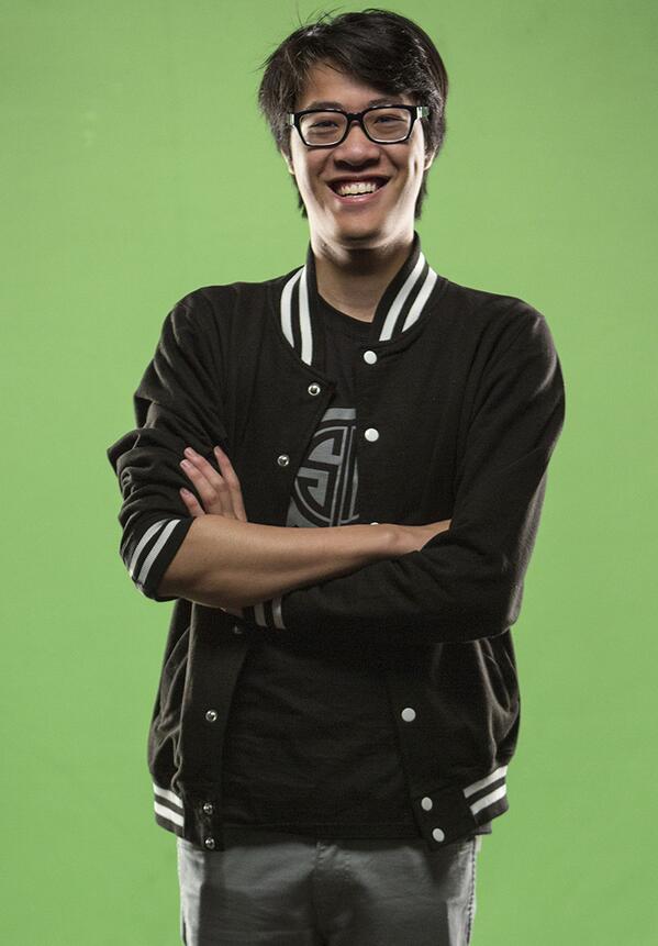 zchmz's tweet photo. "Turtle, we need you to look serious for this shot." - Me ...."Okay, got it." - @TSMWILDTURTLE http://t.co/cK9lkwx08c