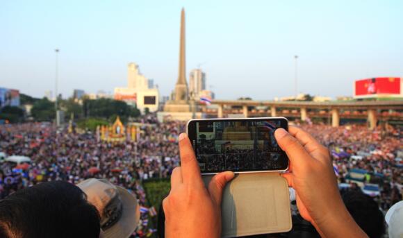 NotImpossible's tweet image. There Are 7 Billion Mobile Devices On Earth, Almost One For ... zoot.li/232m #computerinterfaces #gadgets