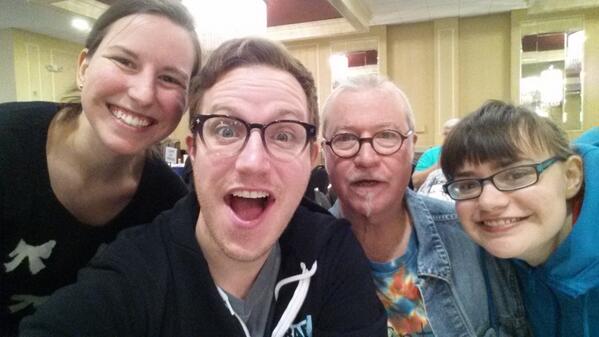 NickSemar's tweet image. Lunchin' @ #StRaymonds w/ Dad &amp;amp; sisters @thenewmrsrogers &amp;amp; Lexi.
#StLouis #Nelly #CedricTheEntertainer