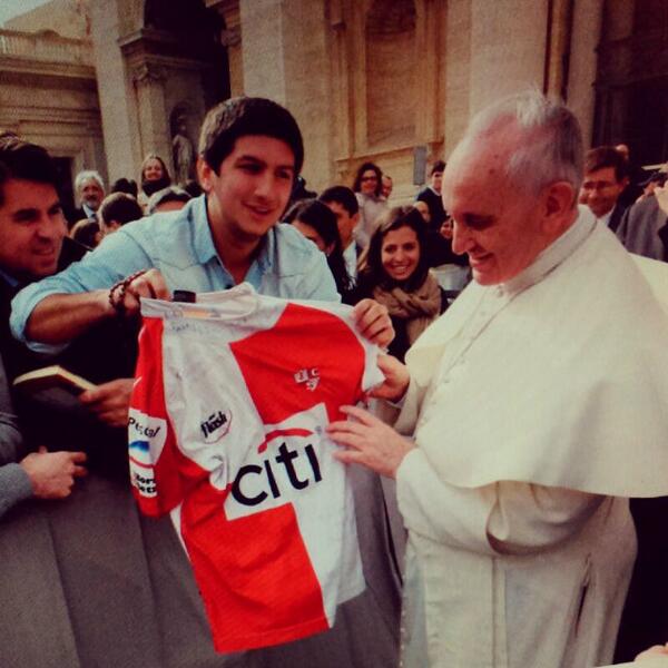 danielcanonica's tweet photo. Capo @robuae llevando los colores del @JockeyClubSalta http://t.co/zKJVYqSBXn