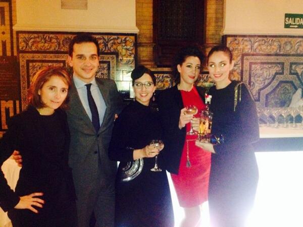 VanessaAslan's tweet image. “@DAzaharPerfume: @VanessaAslan @ClaudinaMata @ruthtenorio disfrutando de una copita de #minigin @DAzaharPerfume http://t.co/4BAx8CM70J”