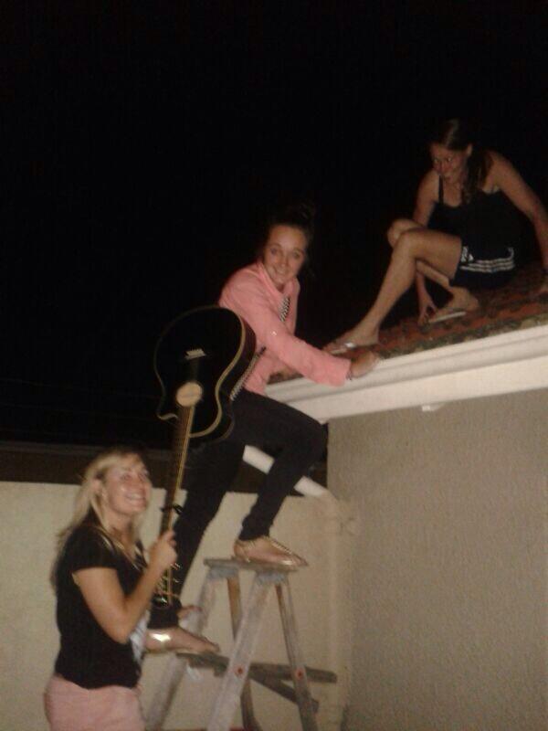 Its nights like these! <a href="/BronBok08/">Bronwyn Kretzmann</a> <a href="/HanliH9/">Hanli Hattingh</a> <a href="/lizemynhardt/">Lize Mynhardt</a> #BEST #Singingontopofourhouse @