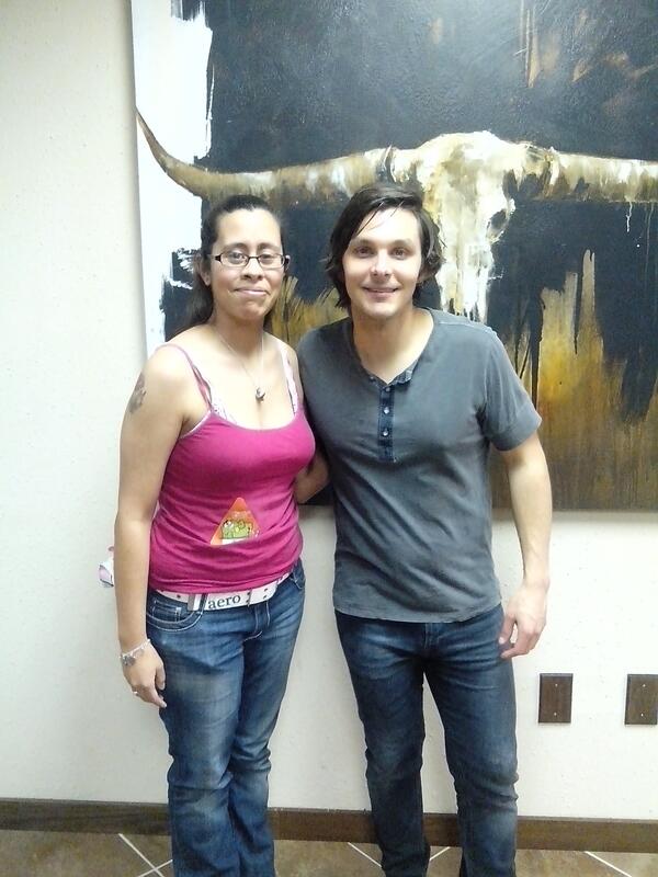 bigsis2007's tweet photo. Last Friday on Valentine's day I got to meet @charlieworsham http://t.co/8pSTS6Z2Jd