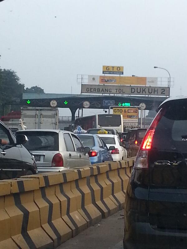 zoultant's tweet photo. @TMCPoldaMetro parkir http://t.co/VinowJat1n