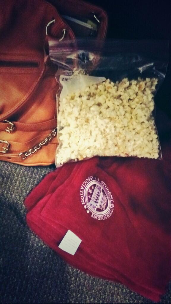 ccathleen08's tweet image. My class necessities #fuzzyblanket #SGA #popcorn