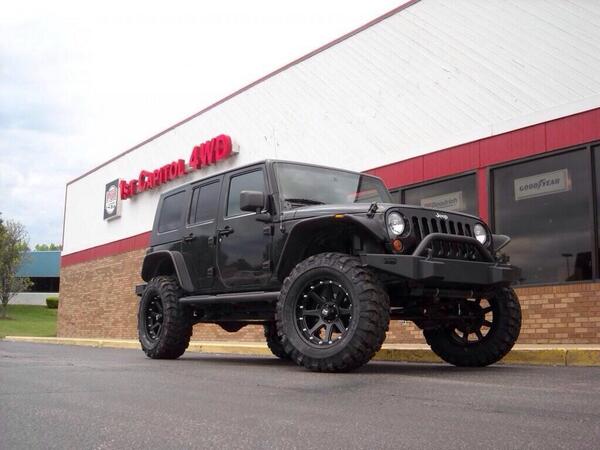 DreamJeeps's tweet photo. Blacked out Wrangler😱 http://t.co/a8XPLzO8S2