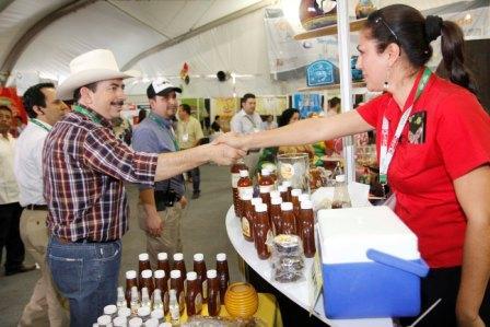 sedecosin's tweet photo. Foro Pyme Agroindustrial 2014, 73 stands de mipymes, emprendedores, oferta gubernamental y un corredor agroindustrial http://t.co/GG6gKgwWdV