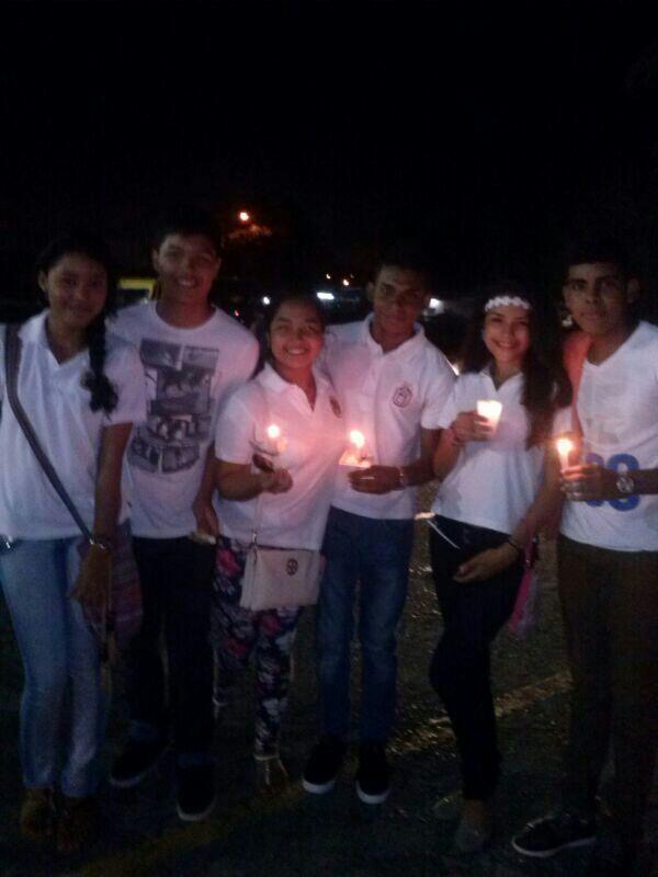 GnsiisAlexa's tweet photo. Estudiantes Del Instituto América... en la vigilia, luchando por la reconstrucción del colegio @tvnnoticias http://t.co/5ZLMtWwx7S