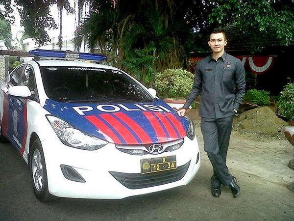 numpang poto yaaa pak polisi :P