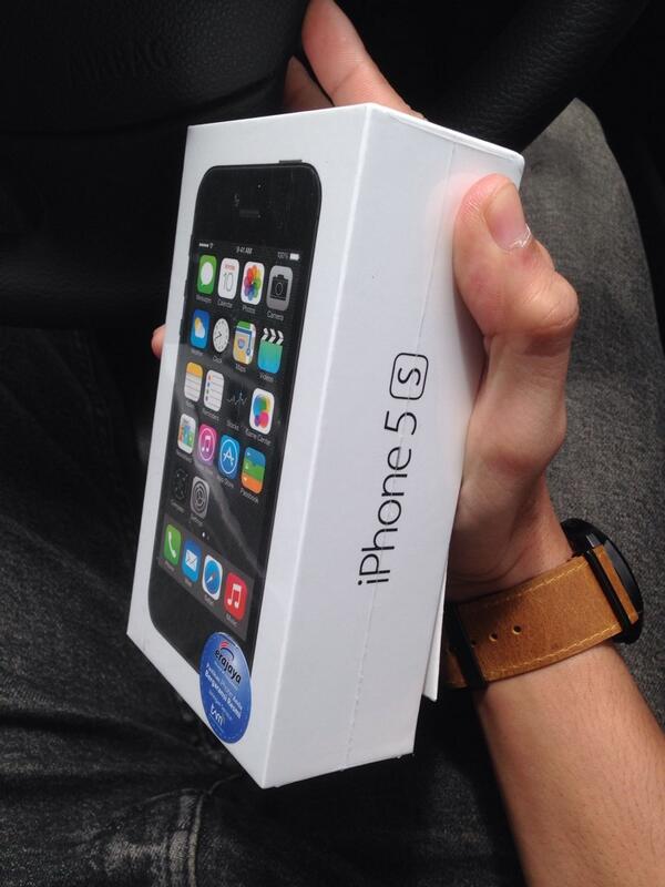 Randydwifilsa's tweet photo. fs iPhone 5s baru, ga jadi pake .. minat langsung mention aja ya http://t.co/dKwBZhf1Ut