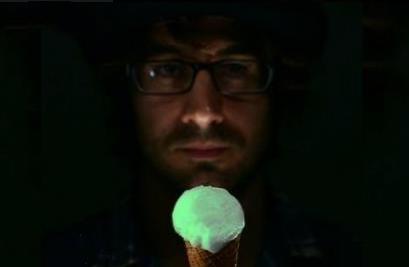 The shinning ice cream is added with jellyfish protein worth $225...Surprise,guys!