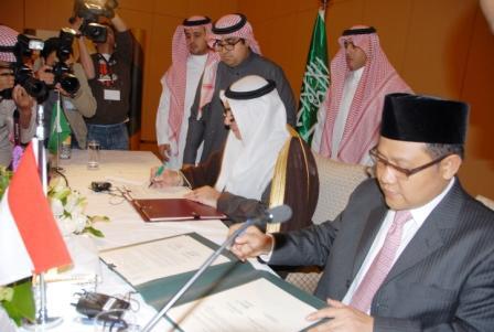 Kemlu_RI's tweet photo. KBRI Riyadh: RI-Arab Saudi Tandatangani Perjanjian Penempatan dan Perlindungan TKI http://t.co/3QgL8ojh7n http://t.co/1oF3YUPirF