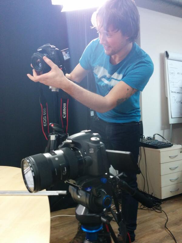 NEDELAat's tweet image. NEDĒĻA@ raidījuma tapšanas mirkļi aiz kadra....kameru pārvaldnieks Artis Tālbergs