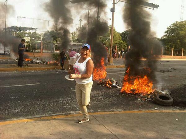 elimpulsocom's tweet photo. #Yolocubro: #20F Vía El Ujano, este de Barquisimeto http://t.co/L4WUZzNMT8