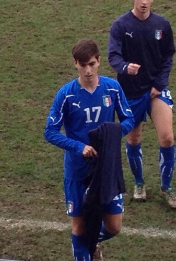 1900_SSL's tweet photo. @Albertodefra2 Congratulazioni per l'esordio i maglia azzurra. Ti aspettiamo con quella della #Lazio http://t.co/fdX7LAp7UJ