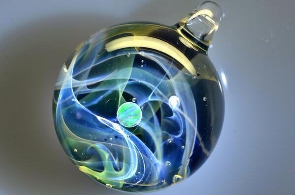 以前、オーダーで作ったガラスの宇宙です。作り方をイメージ中。