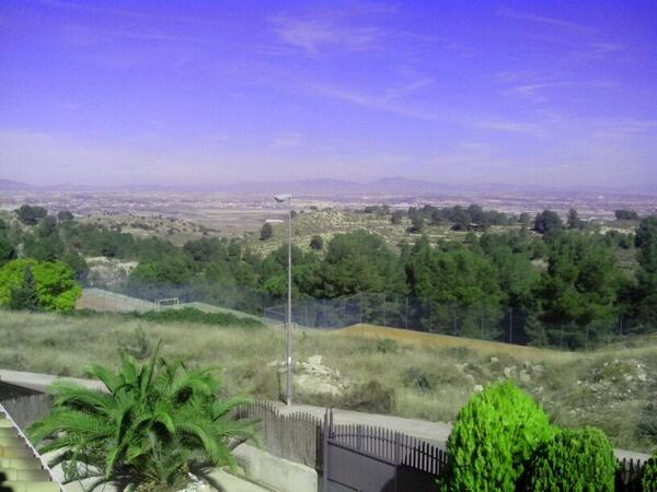 AraezJose's tweet photo. Que mi Gran amigo @juankaidalgo me mande esta foto de Murcia con sus 24° manda huevos con el día que hace en Burgos http://t.co/rfwsjkkwYK