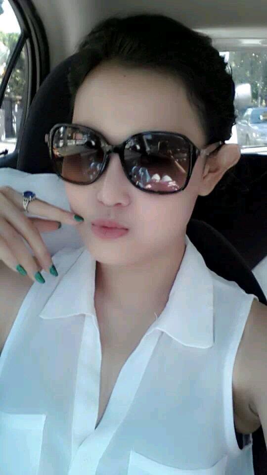 anandacarissa's tweet photo. Luv u http://t.co/t98ITtpAtx