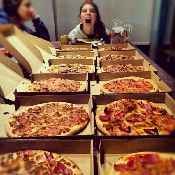 solanillass's tweet photo. “@RocioVazquezB: Esta eres tu @solanillass http://t.co/mvLnYMqjUt” jajajaa un sueño!!