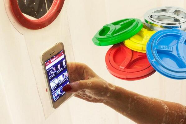 tech_awesome's tweet image. Hoyo - waterproof smartphone pouch! You can now play games in the shower! #tech Read more: digitaltrends.com/mobile/with-ho…