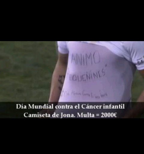 Sergioo_Serrano's tweet photo. Tirar un mechero a CR7 600e que Jona enseñe esta camiseta 2000e #LigaDeMierda #NoAlFutbolModerno http://t.co/oxQWx012Zb