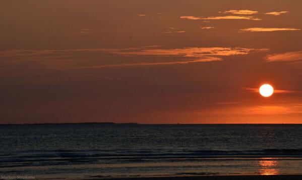 marleen0511's tweet photo. Zonsondergang Hollum #ameland #sunset #photography #summer http://t.co/mBqvsizqM7