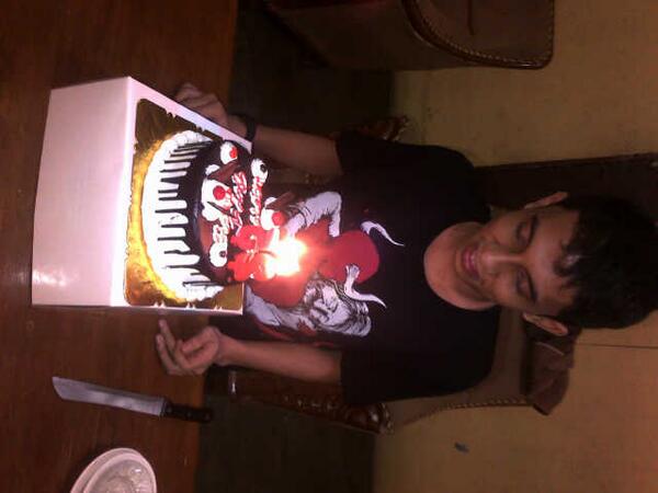 ChadGumri's tweet photo. HBD Laban http://t.co/DIORxfpTfE