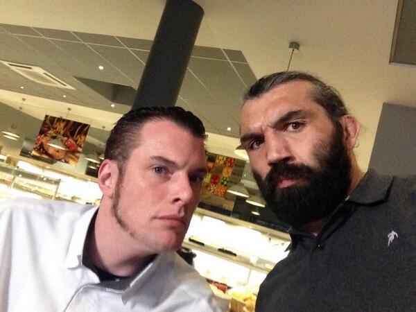 TeamOrangeRugby's tweet photo. #XVaTable ?

RT @sebchabal: Avec @NorbertTaraire pour une blanquette de veau revisité. Y a intérêt que ce soit bon... http://t.co/712ZzrFhwj